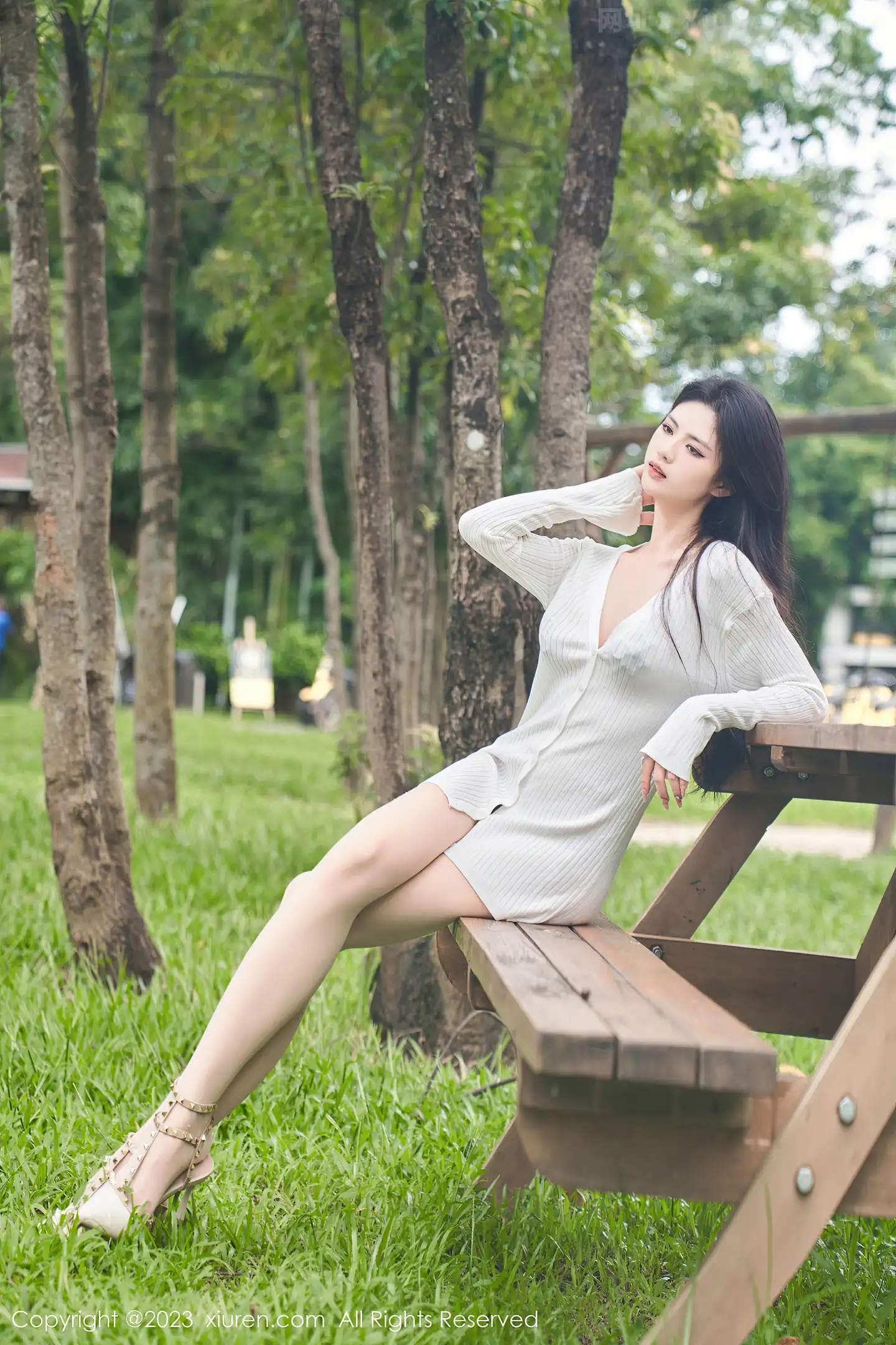 图片[2]-[XiuRen秀人网]VOL.7162 模特浅浅Danny户外性感白色衬衫半脱秀丰腴曼妙身姿诱惑写真90P-秀人网官方网站